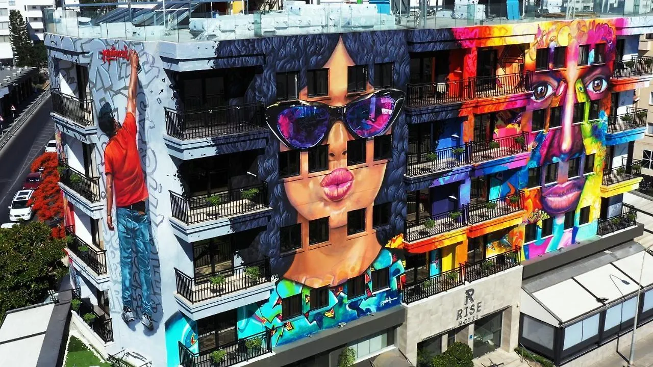 Rise Street Art Hotel لارنكا