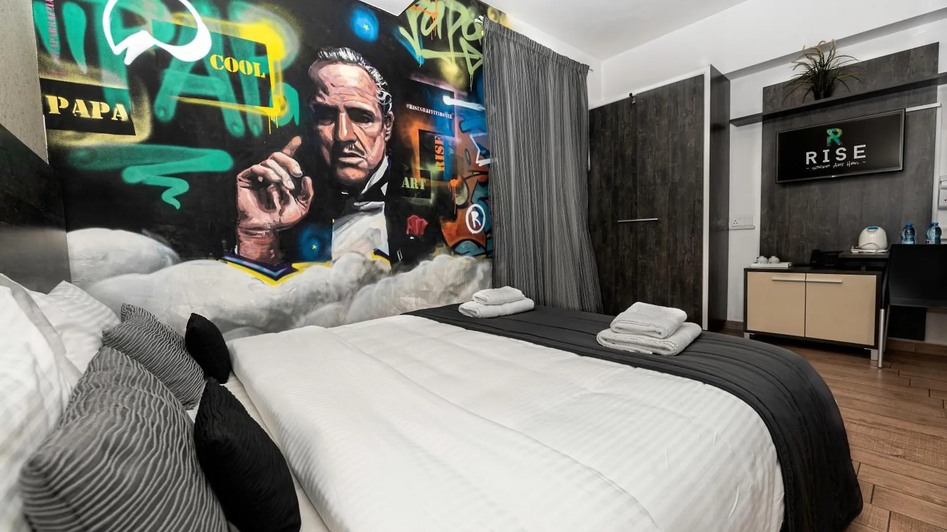 Rise Street Art Hotel لارنكا