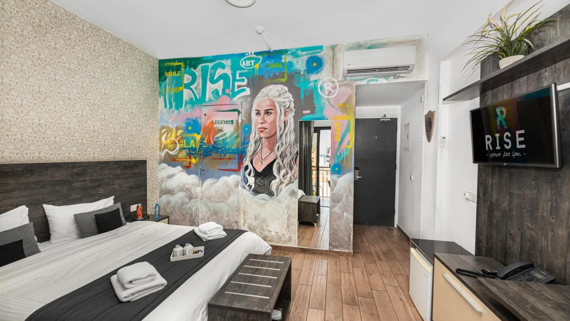 Rise Street Art Hotel لارنكا