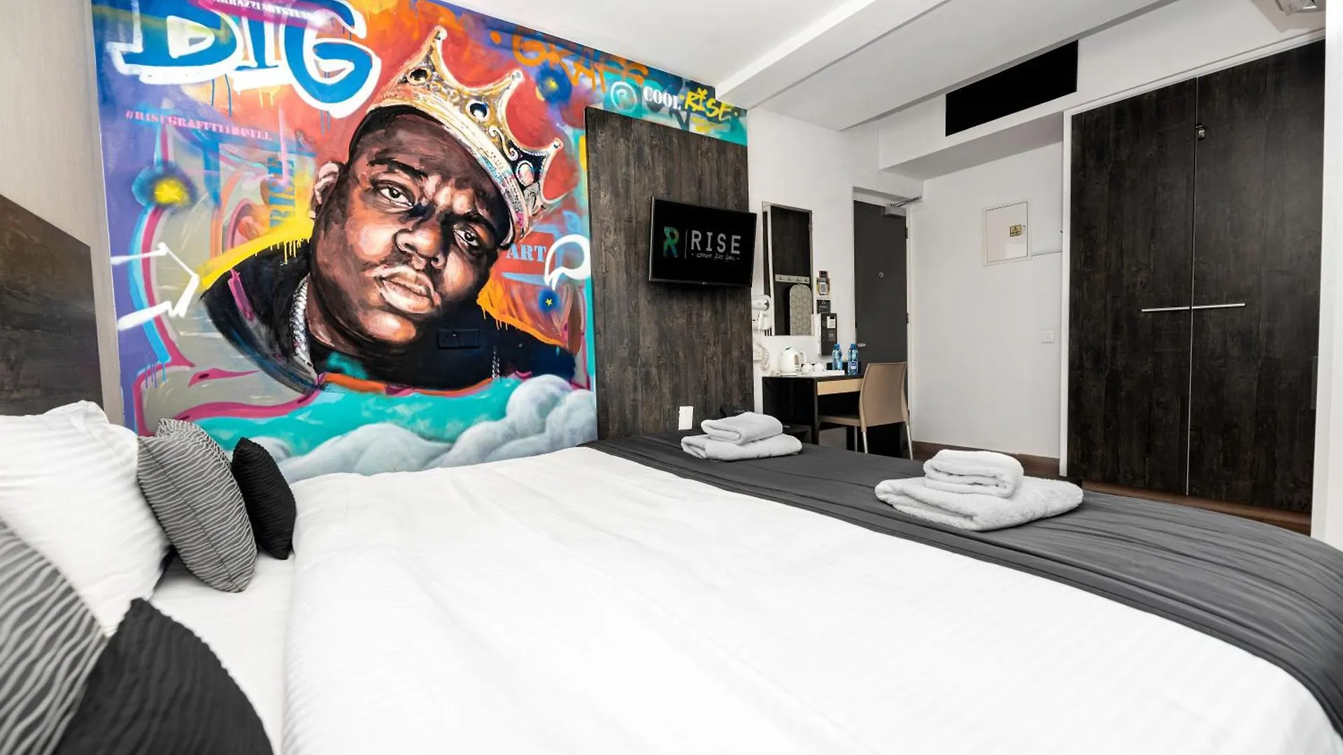 Rise Street Art Hotel لارنكا قبرص