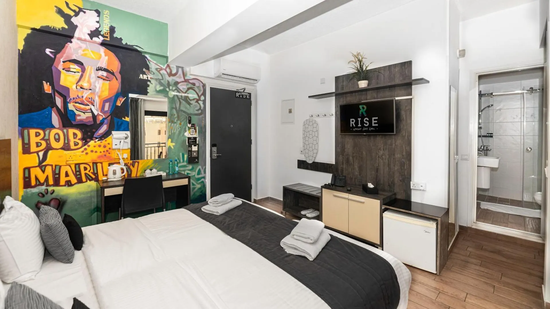 Rise Street Art Hotel لارنكا