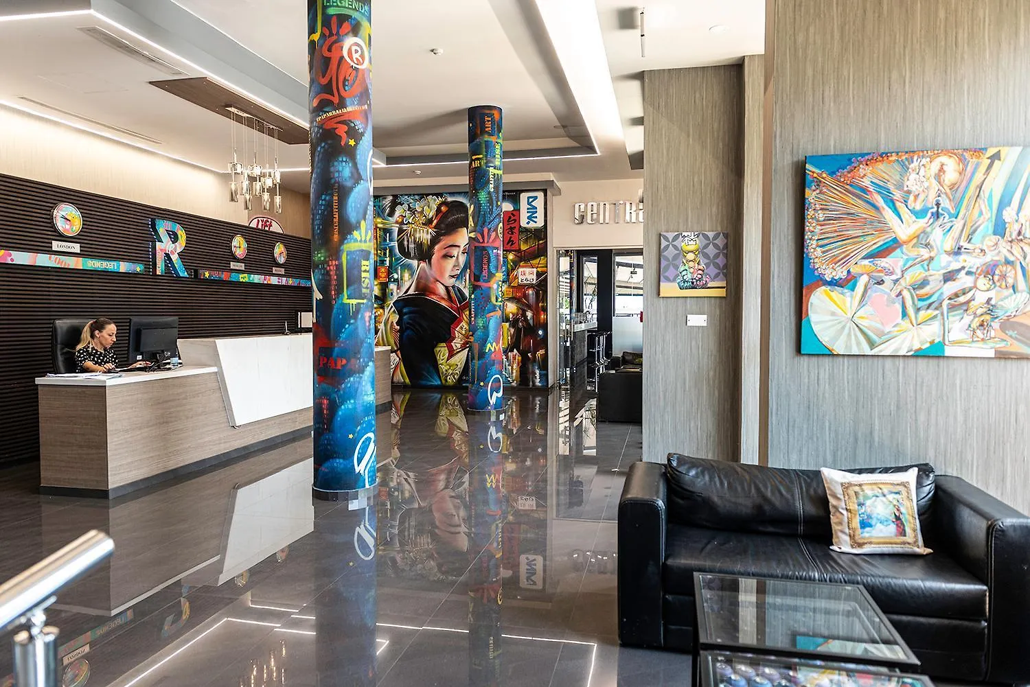 Rise Street Art Hotel لارنكا